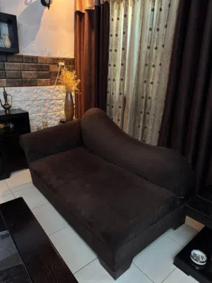 وأثاث للبيع