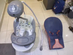 للبيع مرجيحة أطفال بحالة جيدة