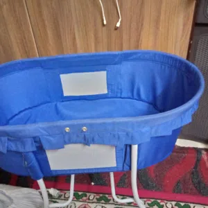 تخت بيبي للبيع