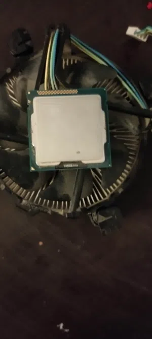 للبيع معالج Intel Pentium G2020 بسرعة 2.90GHz مع المبرد الأصلي