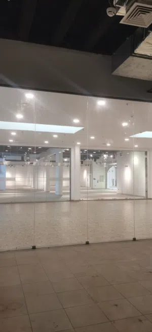 للايجار مساحة تصلح محلات زهور او مشغل ملابس او معارض  متوفر 210 متر