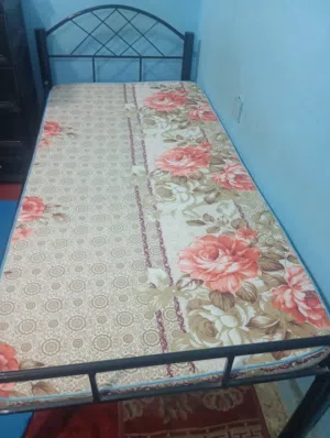 سرير حديد مقاس نفر حاله ممتازه