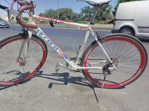 Road Bike من correra فل المنيوم بحالة ممتازة