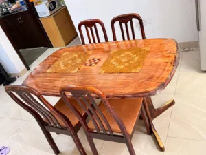 Good Quality Dining table with 4 chair طاولة طعام عالية الجودة مع 4 كراسي