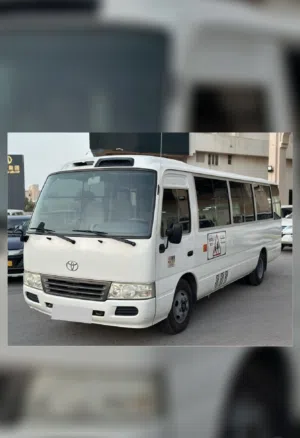باص تيوتا كوستر 29 راكب (بترول ) نظيف جدا جدا بحالة الوكالة