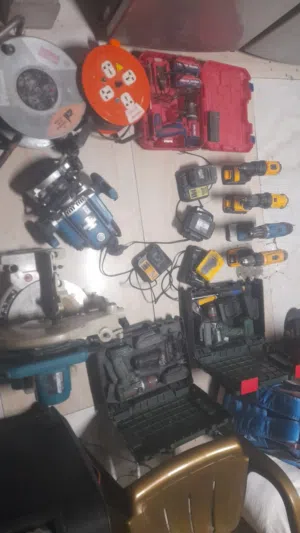 للبيع معدات نجارة خشب