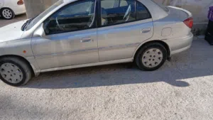 كيا ريو 2001