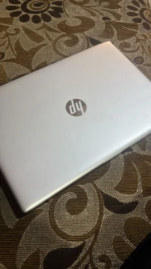 لابتوب HP من الفئة العملية المعروفة بمتانتها وقوة أدائها. الجهاز بحالة ممتازة وشغال بكرت شاشة ونظام