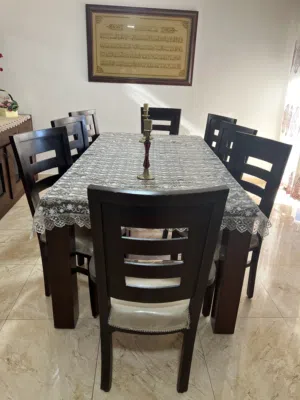 طاولة سفرة مع كراسي