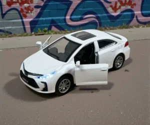 سيارة كورلا مجسمة معدنية