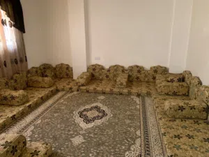 مجلس عربي جيد جدا بسعر 50 دينار ومع السجادة 70 من الاخر.....