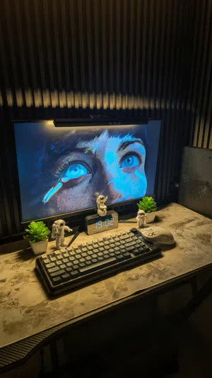 طاوله k للبيع مع الماوس باد