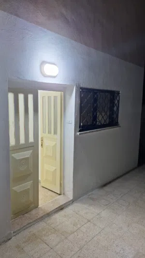 شقة صغيرة لعائلة صغيرة للإيجار قرب المركز الصحي الجديد