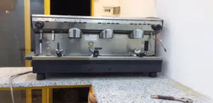 مكنةقهوةرنشلو6مسرفسة اتوماتيك ثلاث روس جاهزةللخدمةانشاءالله