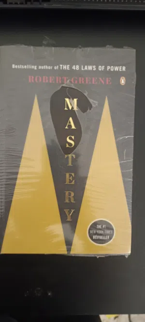 كتاب MASTERY للكاتب روبرت غرين، الكتاب جديد لم يفتح نهائيا كتاب مميز................................