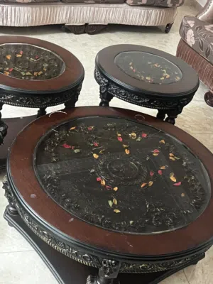طاولات خشب ثقيل لون بني للبيع