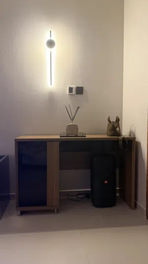 تسريحة و 2 طاولة جانبية