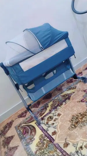 سرير بيبي شبه جديد
