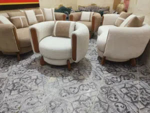طقم انتريه اتنين كنبه وحده كبيره ووحده صغيره واتنين كورسي خشب زان