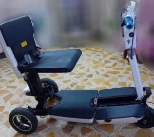 (سكوتر) كرسي كهربائي شحن ثلاثي العجلات قابل للطي