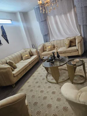 طقم كنب بيج جديد متحرك مع سحابات كامل  10 مقاعد  مع الطاولات