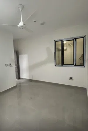 شقه لليجار في بوشر غرفتين وصاله وثلاث حمامات مطبخ جاهز