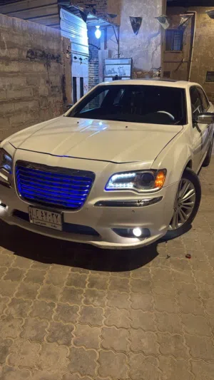 للبيع كرايسلر C300مديل 12 فور ويل هيمي فول موصفات رقم بغداد