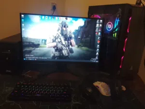 pc gaming مع جميع ملحقاتها