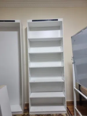 للبيع مكتبتان استعمال خفيف بحالة جيدة