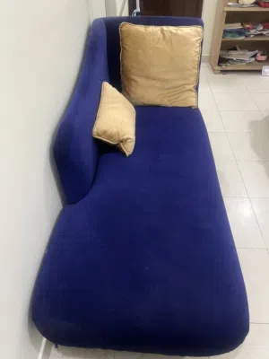 كنبة سرير اللون سماوي