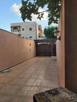 فيلاء في 11يونيو طريق 16