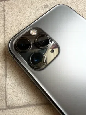 Apple iPhone 11 Pro 256 GB in Sana'a