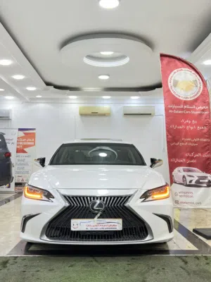 لكزس صالون ES 350 2019 وارد نظيف بحاله جيده
