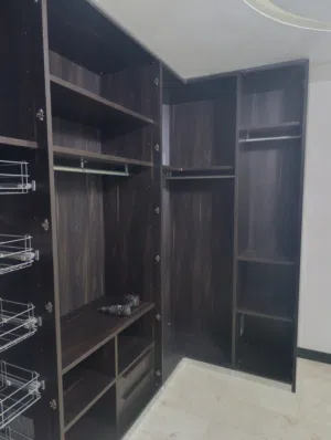فني نجار فك وتركيب وصيانة الاثاث