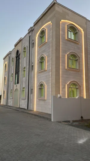 شهري . 2800 م٢3