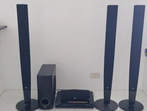 مسرح منزلي متكامل (Home Theater System) من شركة LG (موديل HT503TH-AH