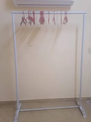شماعة ملابسشبه جديدة استخدام فقط ثلاثة شهور للبيع