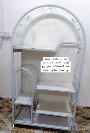 معرض أو ميز ابيض