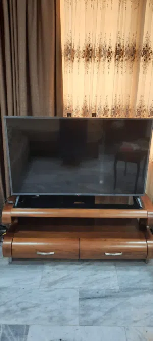 ميز تلفزيون