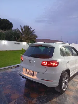 فولكس فاجن RLin جميع المزايا ماعدا فتحه موديل 2016 في العرصه لايوجد بها عيوب عدادخ87000 مايل