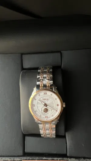 فرصة – ساعة كارديال نسائية جديدة بالكرتون