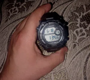 ساعه اجتلي هديه ومش بحاجه لها للبيع بسعر معرب