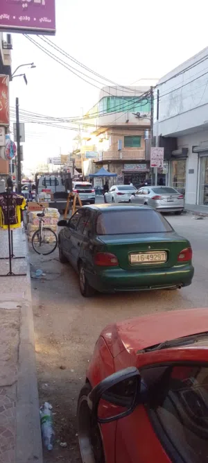 صالون حلاقة للبيع