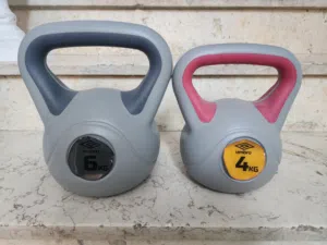 أوزان كيتل بيل (Kettlebell) ماركة Umbro أصلية بحالة ممتازة (4 كغم + 6 كغم)
