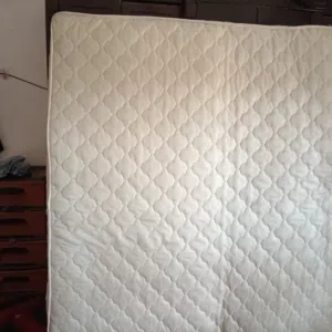 فرشه تخت جديد زنبرك واسفنج الحجم كبيره للبيع