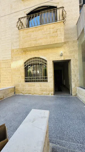 شقه ارضيه مع ترس امامي للبيع / شفا بدران