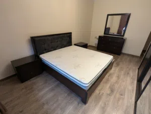 للبيع غرفة نوم ماستر مستعملة بحالة جيدة جدا - بسعر مغري بداعي الاستعجال - خشب بلوط - بدون الفرشة