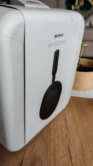 سماعة Sony WH-1000XM5 أصلية – جديدة (لم تُستخدم)