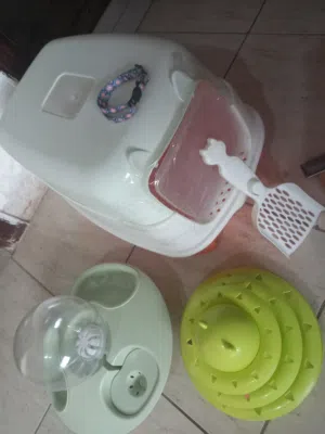 موجود اغراض قطط للبيع لتر بوكس مع مجرود مأكل ومشرب مشط وطوق