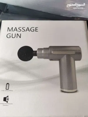 هذا المنتج عبارة عن مسدس تدليك (Massage Gun). يعمل ببطارية تدوم طويلاً. تشغيل لاسلكي وهادئ.